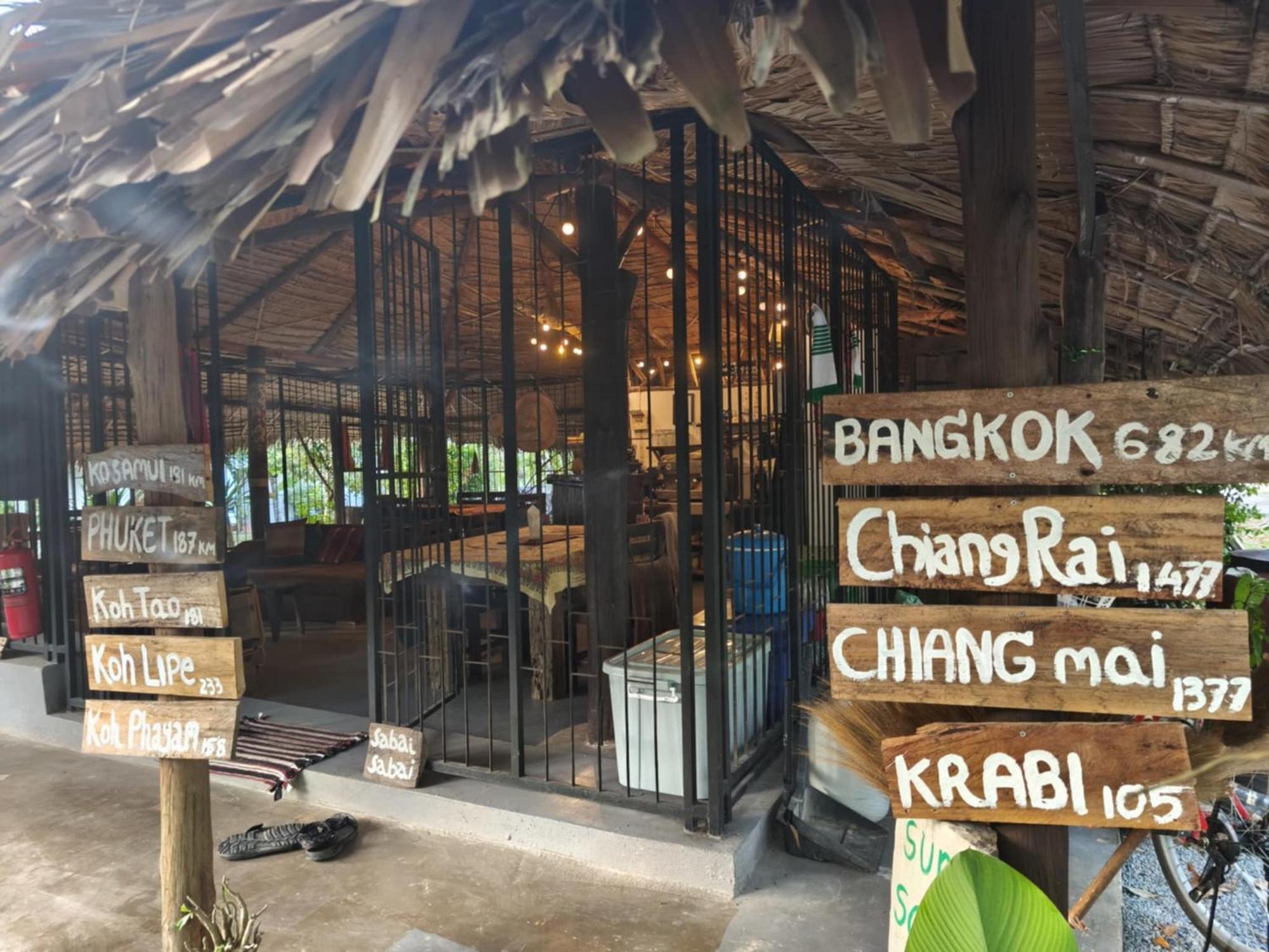 Baan Farang Homestay Phra Saeng Ban Nam Dam Zewnętrze zdjęcie